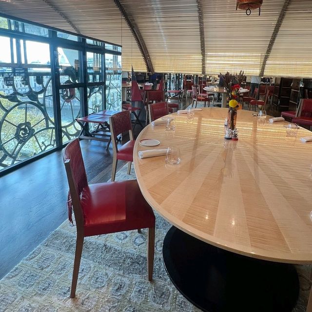 a sophisticated dining expericne with seine views