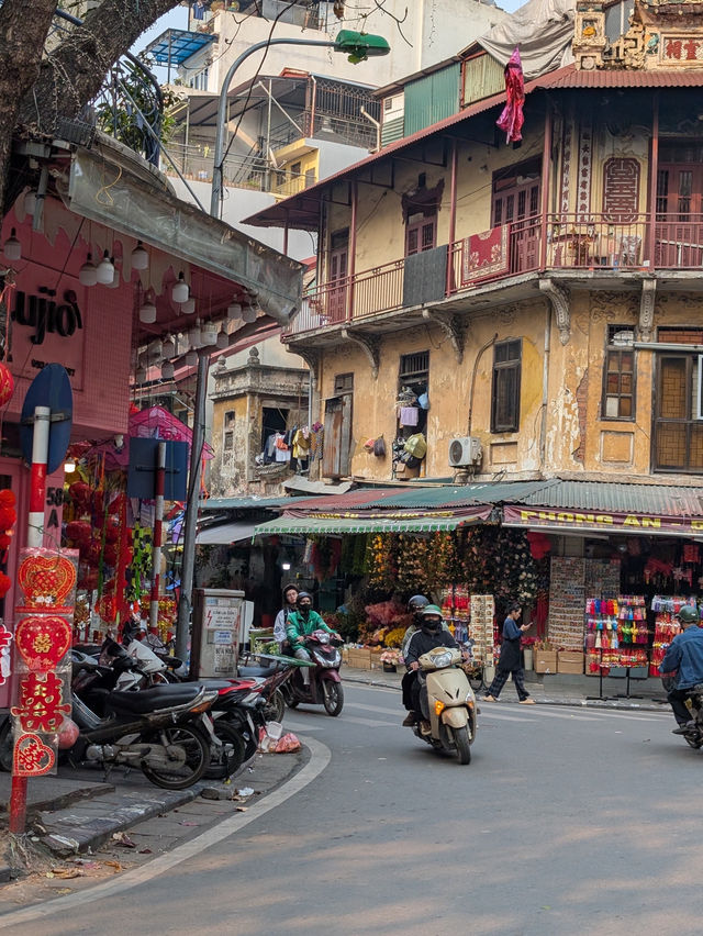🇻🇳 Hanoi: The Old Quarter and the Captivating Street Chaos 🏮 