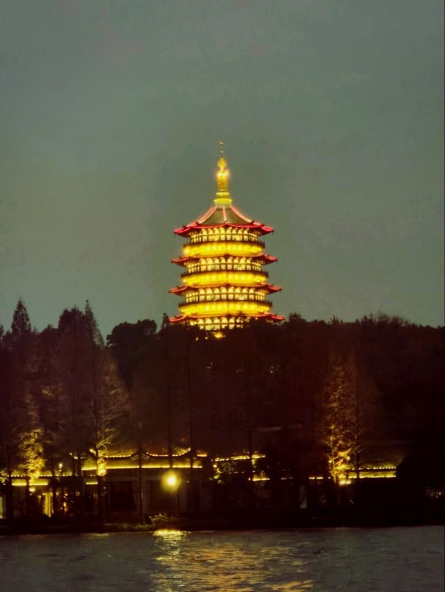 A 4-Hour Journey Around West Lake on foot