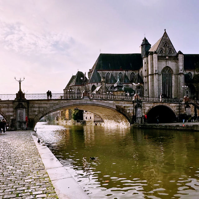 🏰 Ghent & Bruges: Medieval Magic, Waffle Cravings & a Bike Lane Meltdown 🚲