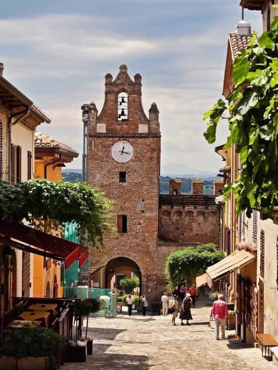 The village of Gradara in Italy 🥰🇮🇹 
