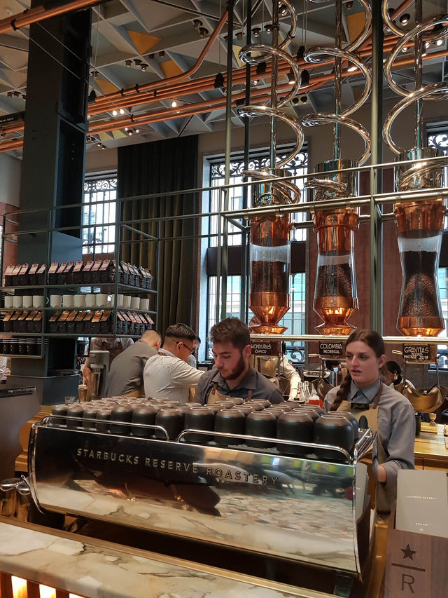 ☕️ Starbucks Reserve Roastery Milan – "커피 그 이상의 경험"