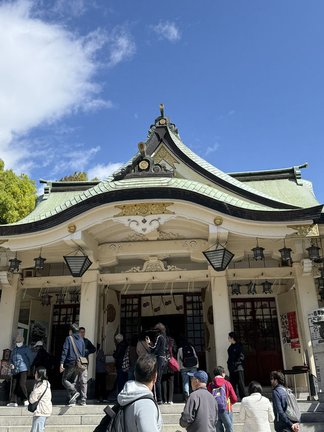 ศาลเจ้านัมบะ ยาซากะ (Namba Yasaka Shrine)