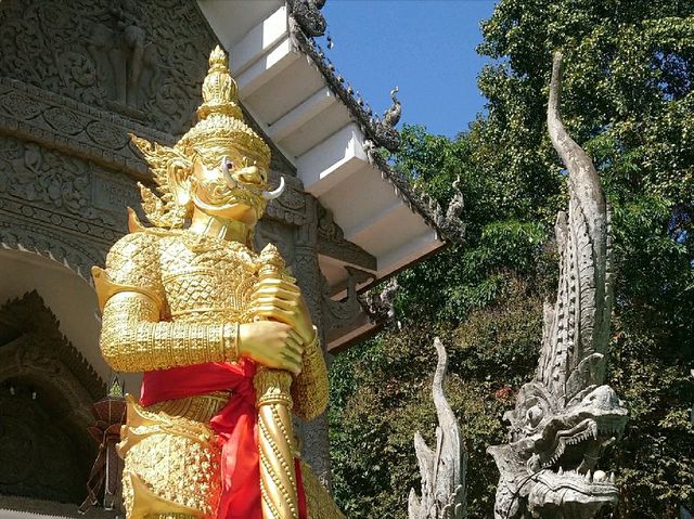 ไหว้พระธาตุผาเงา  เชียงแสน