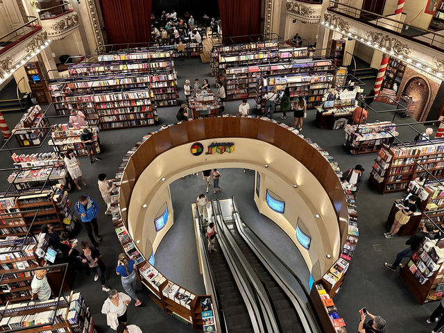 【El Ateneo Grand Splendid】“劇場が本屋になった”空間美に酔いしれる。