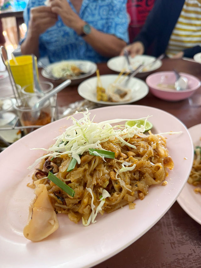 ผัดไทยท่ายาง ความอร่อยแห่งเพชรบุรี
