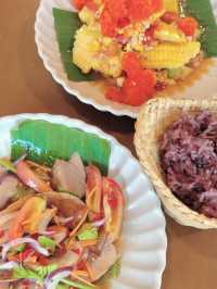 หอมนัวร์ ส้มตำ & คาเฟ่ อาหารอีสานสไตล์ฟิวชั่น