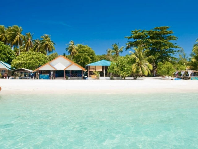 🏝️ Koh Lipe: A Backpacker’s Guide to Thailand’s Mini-Maldives!  