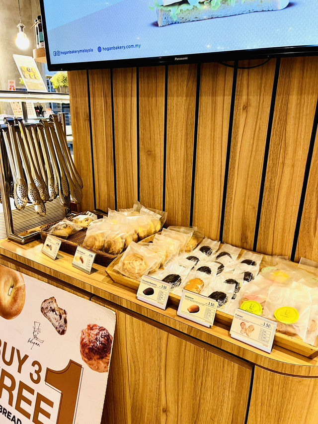 “Hogan Bakery: Freshly Baked Delights”