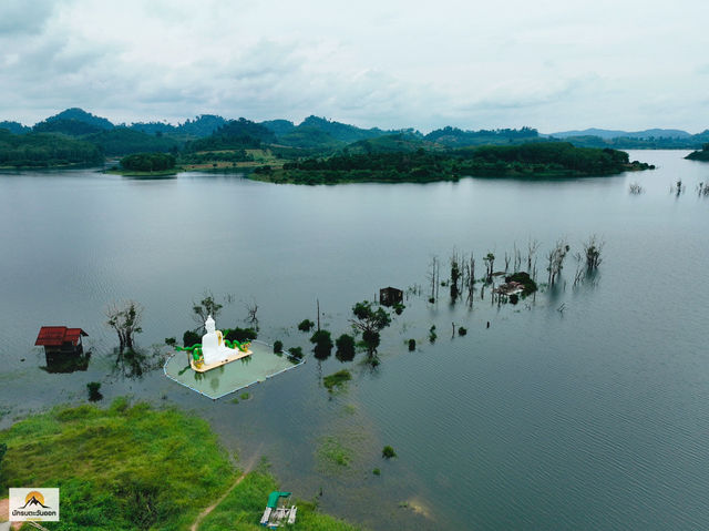 พระพุทธสิริภูวดลมงคลชัย
