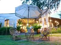 เกื้อ คาเฟ่