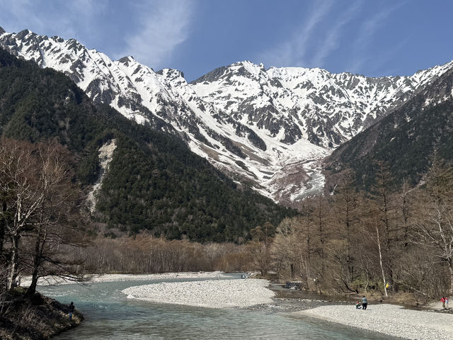 ⛰️ 上高地（かみこうち）：日本アルプスの絶景が広がる神秘の山岳リゾート 🌲🌄