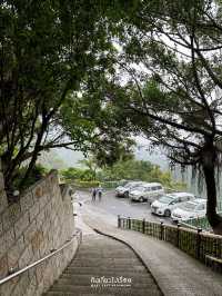 ไหว้พระในวันที่ฝนพรำ บรรยากาศสงบอย่างบอกไม่ถูก