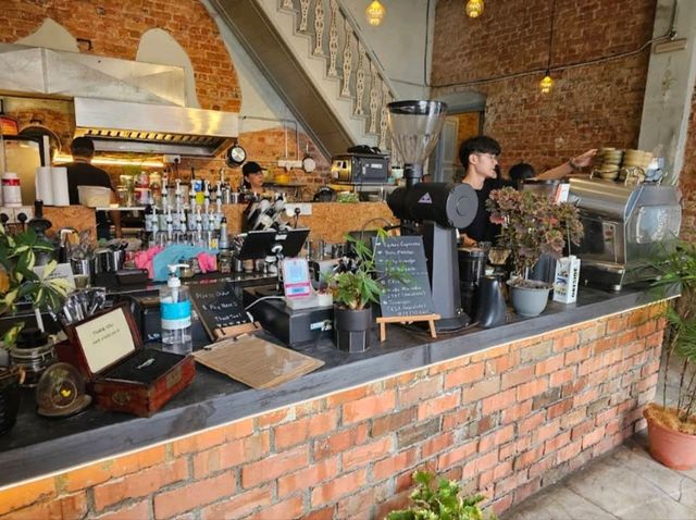檳城 | Bean Sprout Café 老宅改建的工業廢墟風格咖啡