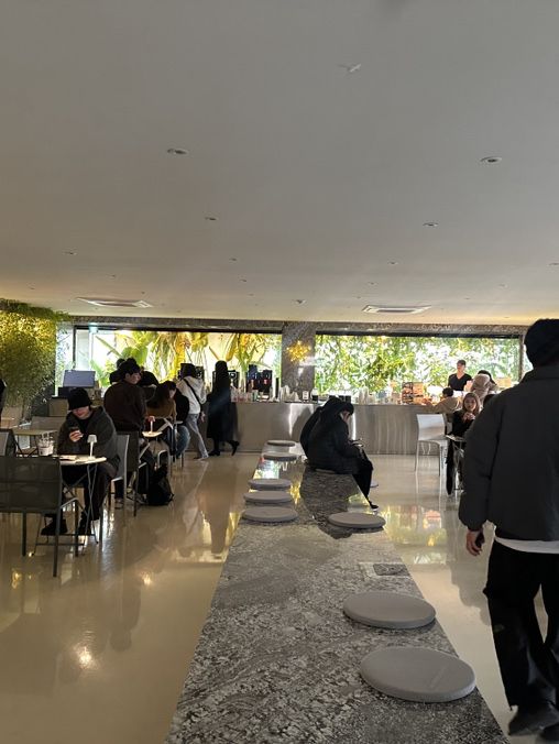 홍대 대형카페 후기☕🏢