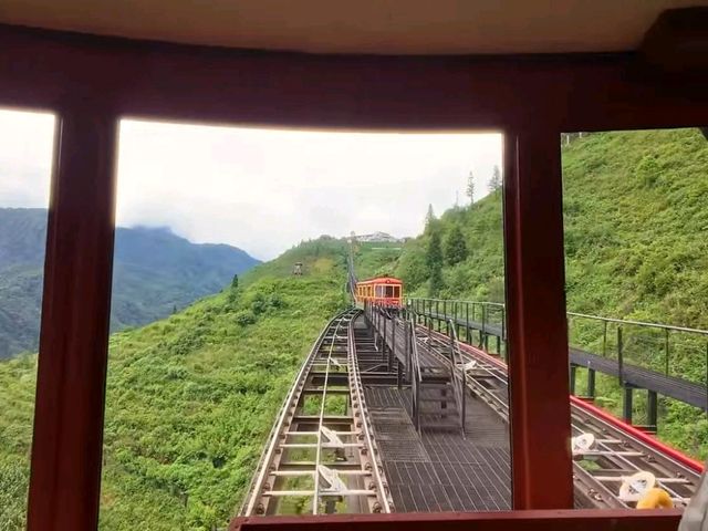 ฟานซีปัน วิวสวรรค์บนหลังคาเวียดนาม