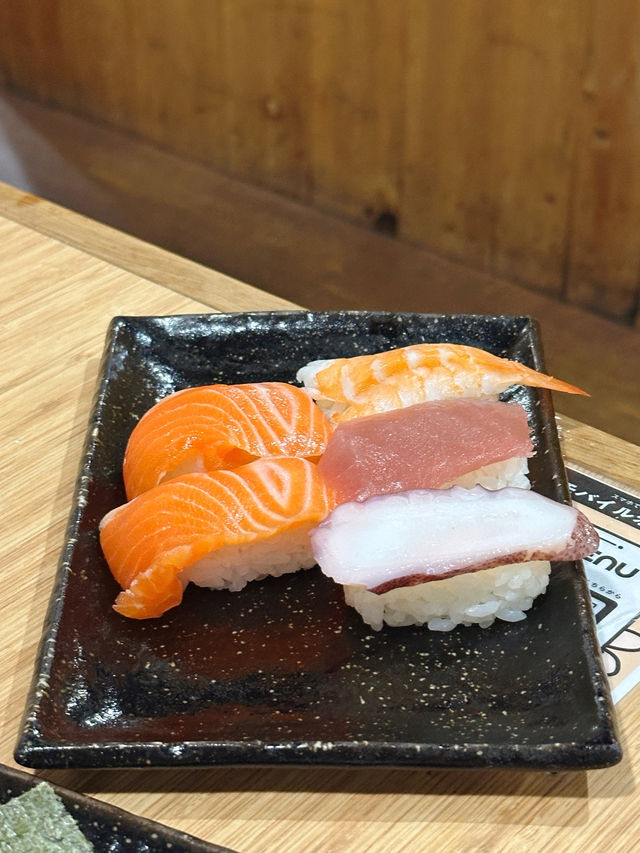 帝王蟹、松葉蟹、紅雪蟹吃到飽