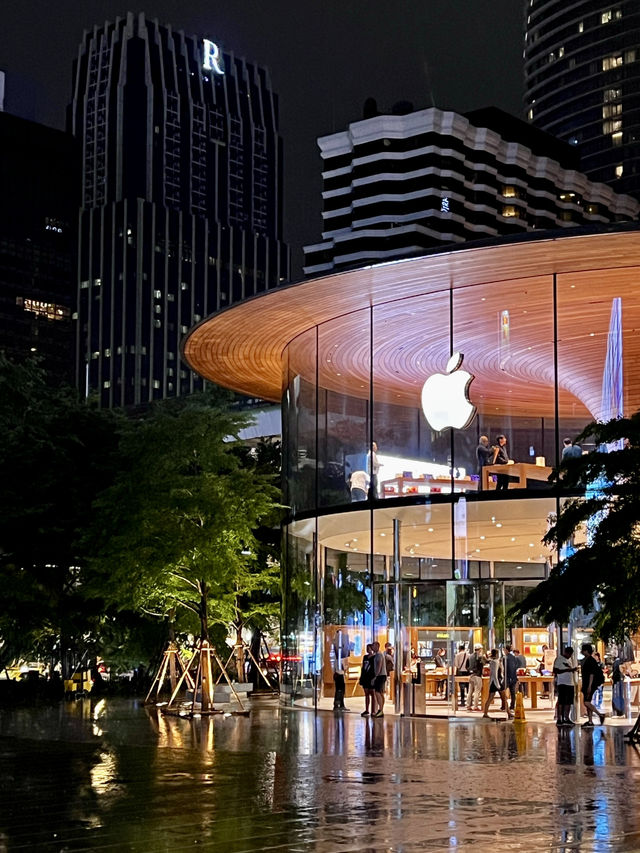 🍎 Tree or Tech? Where Are These Apple Stores?