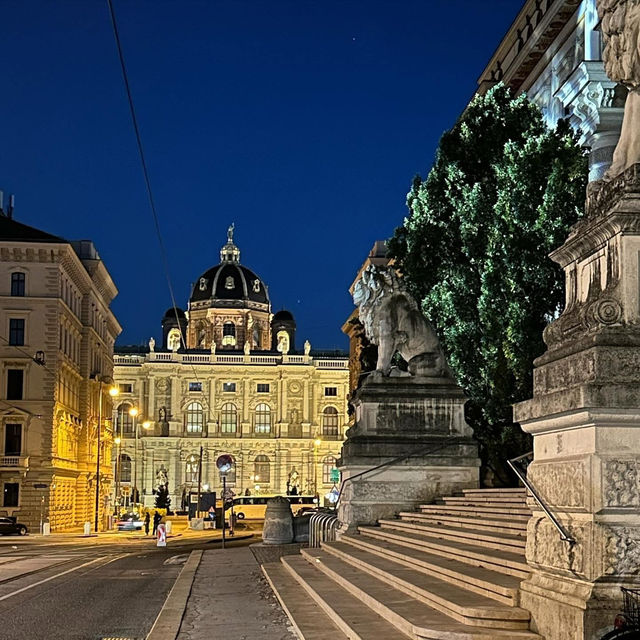 🏛️ *Imperial Grandeur at Maria-Theresien-Platz: Vienna’s Museum Quarter Jewel✨🇦🇹