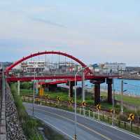 端午散步提案，花蓮港景觀橋，海與鐵道的交匯視角🚶‍♀️🚂🌊
