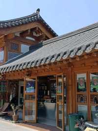 在韓屋內喝咖啡Dohwa Coffee