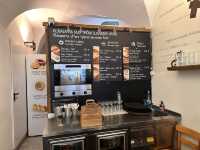 🌍【リュブリャナ名物の軽食店 🇸🇮】KLOBASARNA