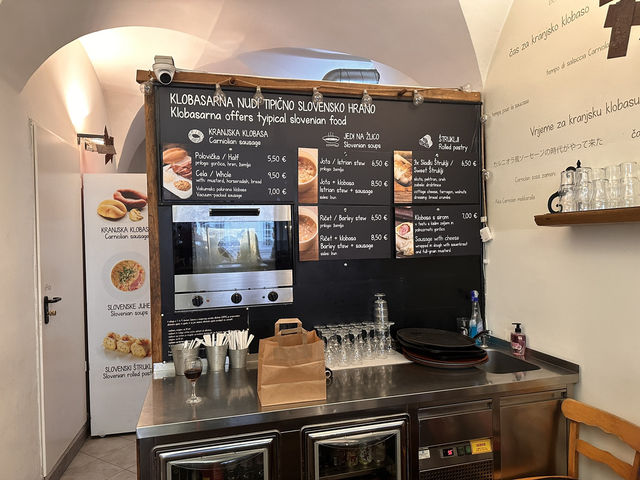 🌍【リュブリャナ名物の軽食店 🇸🇮】KLOBASARNA