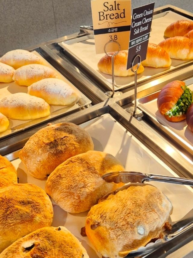 특별한커피와 맛있는베이커리가 있는 🧡삼척카페 얼