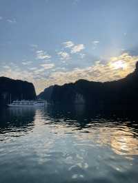 下龍灣郵輪：海上詩篇，光影讚歌