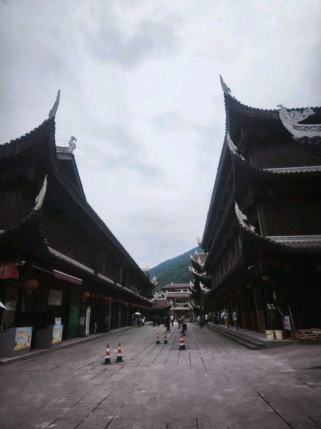 走进蚩尤九黎城：苗疆古韵里的神话重现