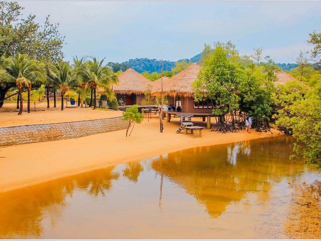 🏖️ เดอะบลูสกาย รีสอร์ท เกาะพยาม