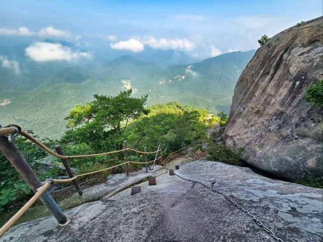 Forest Trails and Heroic Views in Wanju