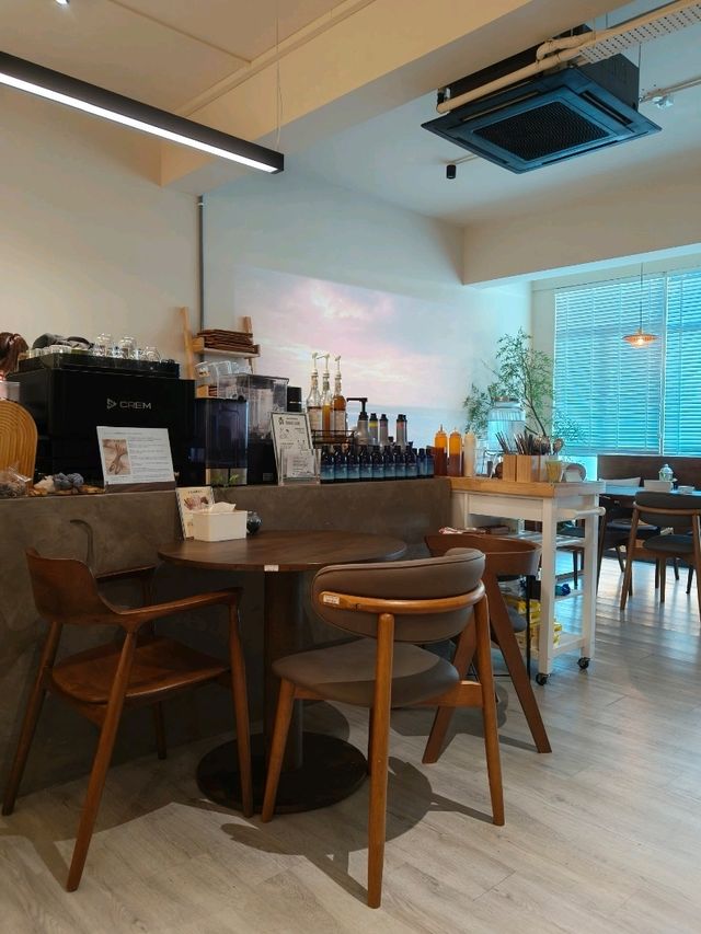 Budget-Friendly Coffee & Calm in Hong Kong