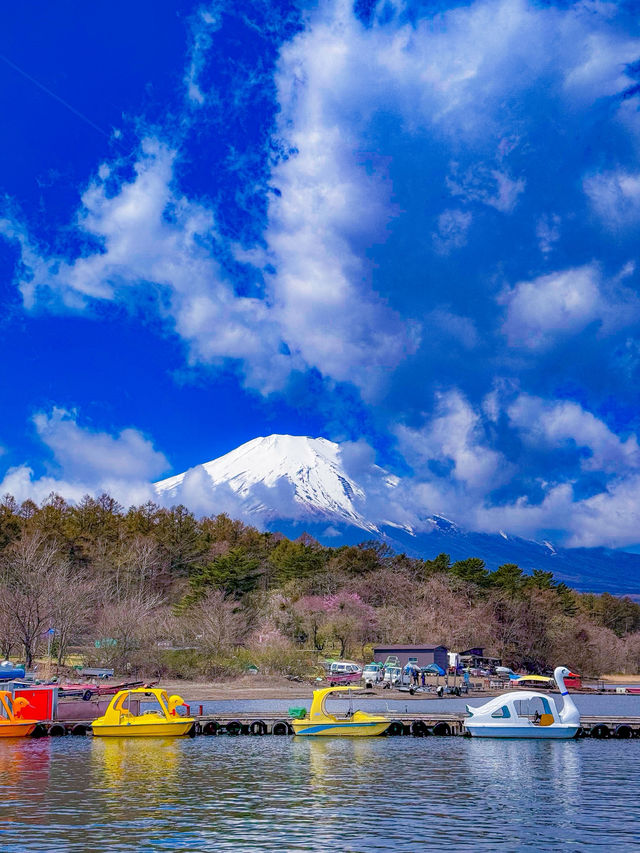 ทะเลสาบยามานากะ (Yamanaka Lake / 山中湖) ในวันที่มีหง