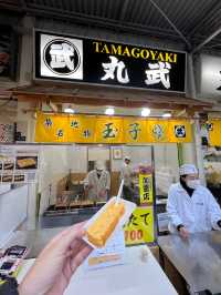 🍢 A Tasty Stroll Through Tsukiji Outer Market – Tamagoyaki, Ramen, Seafood & Soft Serve 🍦