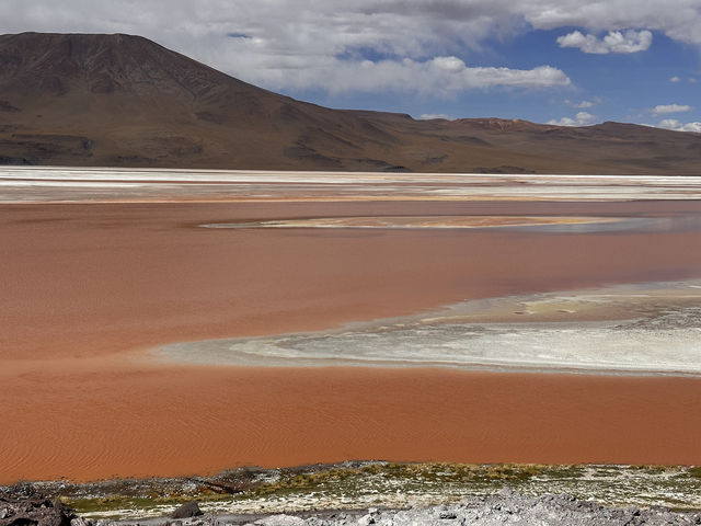【Laguna Colorada（赤い湖）｜ボリビア・ウユニ高原の赤レンガ色絶景】