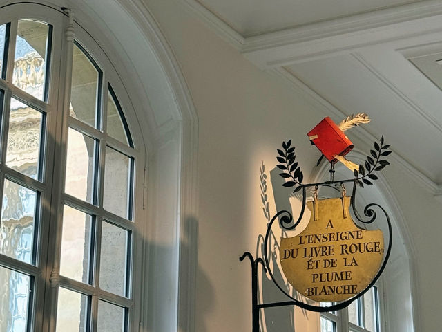 Explore Paris's Marais District: Free Museums Worth My Time! 🇫🇷🏛️