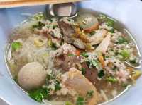 ร้านก๋วยเตี๋ยวเก่าแก่แปดริ้ว เปิดมาแล้วกว่า 60 ปี