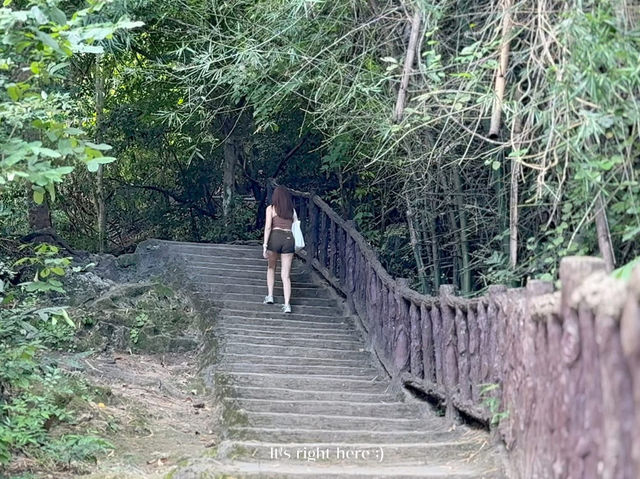 💧🏞️ น้ำตกเอราวัณ – สวรรค์กลางป่ากาญจนบุรี 
