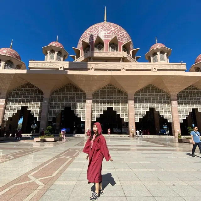 Kuala Lumpur's Ultimate Tour of Elegance and Grandeur! Pink Mosque & Istana Negara