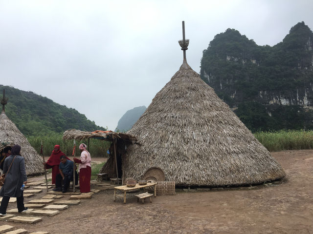 🚣‍♀️✨ Tranquility in Trang An – A Scenic River Rafting Experience in Vietnam