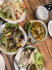 La Lan Lom By ขยี้สาก ร้านชิคๆ กลางเมืองกาญจน์