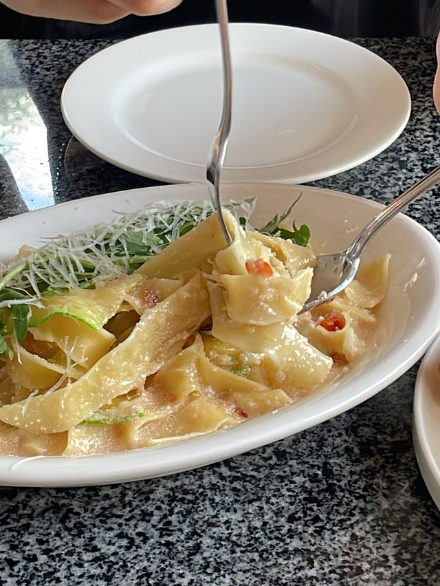 今韓国現地で1番流行ってると言っても過言ではないブランチカフェ"haus garage"🍽️