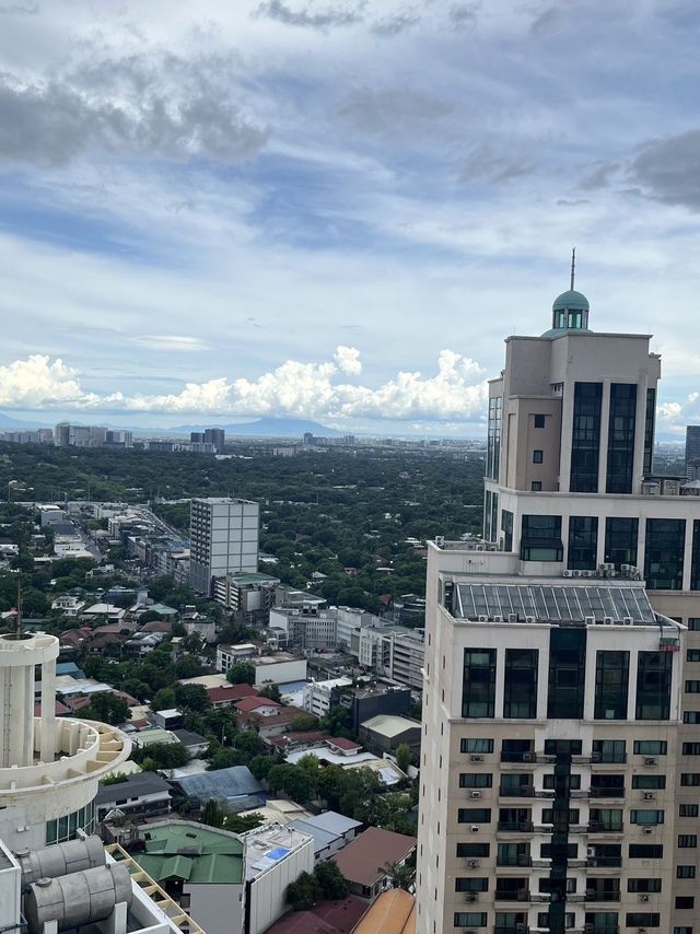 🇵🇭 Half a Day in Manila: From Colonial Streets to Coastal Malls 🏛️🌊🛍️