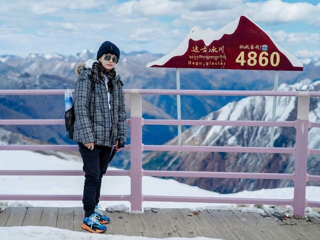 ต้ากู่ การ์เซีย (Dagu Glacier )