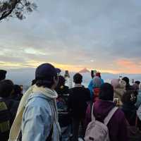 泗水双火山加瀑布