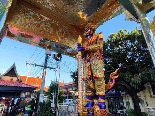 พามาสักการะ ท้าวเวสสุวรรณศักดิ์สิทธิ์เมืองแปดริ้ว