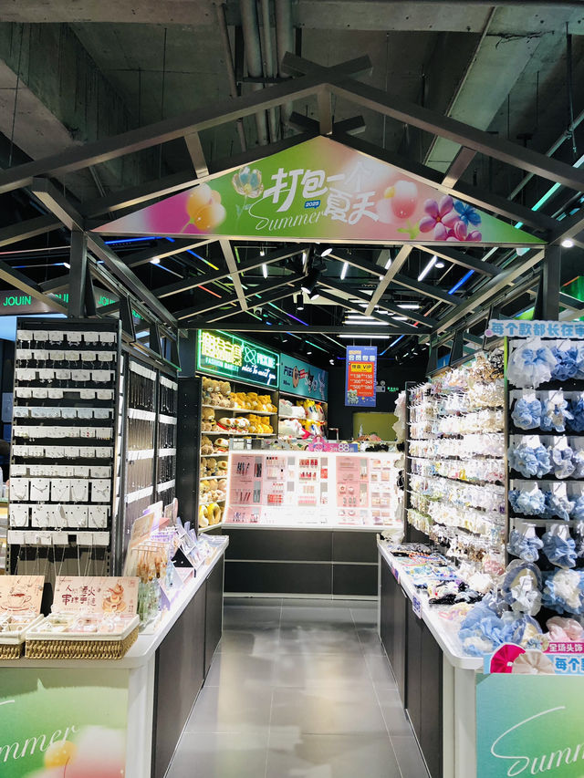 不錯的一個返新商場🏬精品店種類繁多