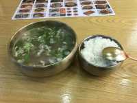 202507丹東： 安東老街夜散步：在歷史與燈火之間，尋一碗牛肉湯飯的安慰