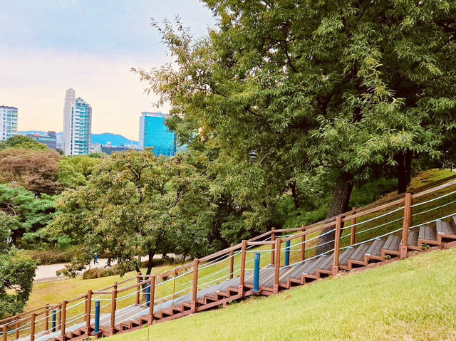 Seoul Olympic Park: Where 1988 Glory Meets Peaceful Solitude – A Solo Traveler’s Oasis"** 🏅🌳